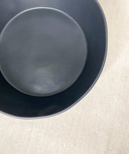 Load image into Gallery viewer, LARGE BLACK SERVING BOWL
